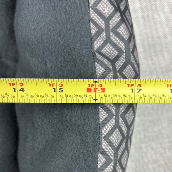 Stylish Gray Pet Small Bed with Geometric Design - Picture 11 of 13